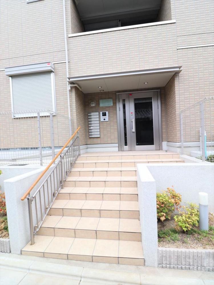 22/30 エントランス