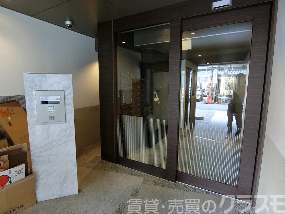 28/30 エントランス