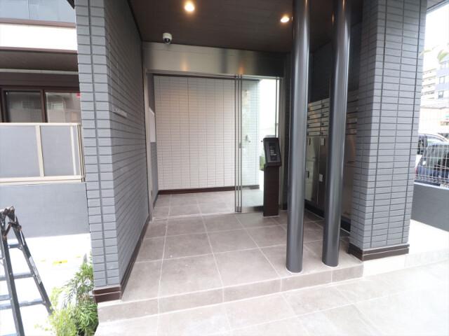 22/30 エントランス