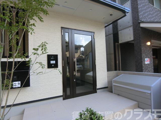 28/30 エントランス