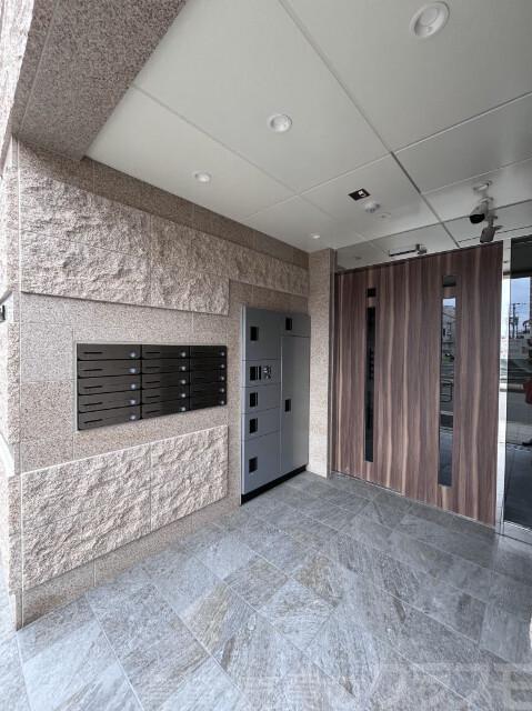 24/30 エントランス