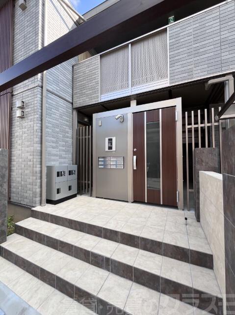 23/30 エントランス