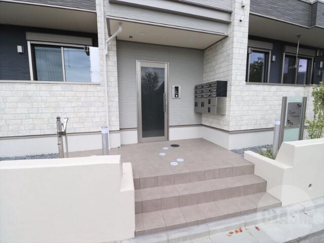 22/29 エントランス