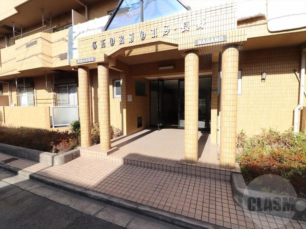 22/30 エントランス