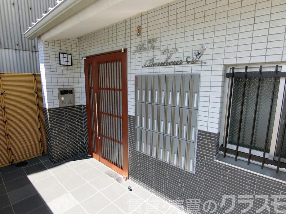 27/30 エントランス