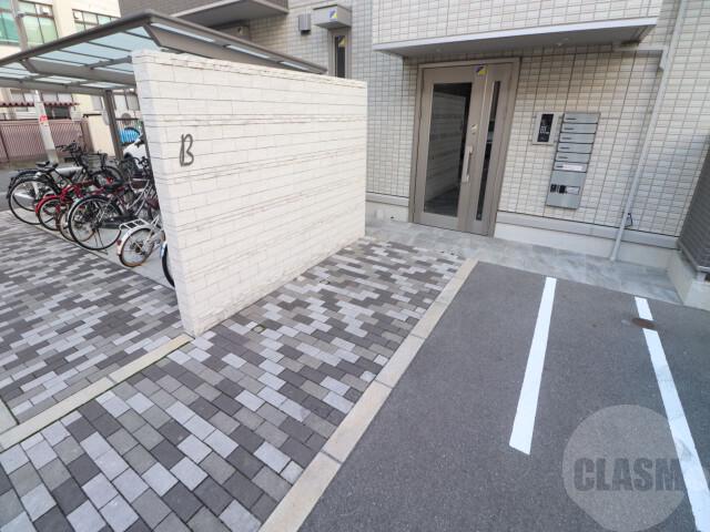 18/25 エントランス