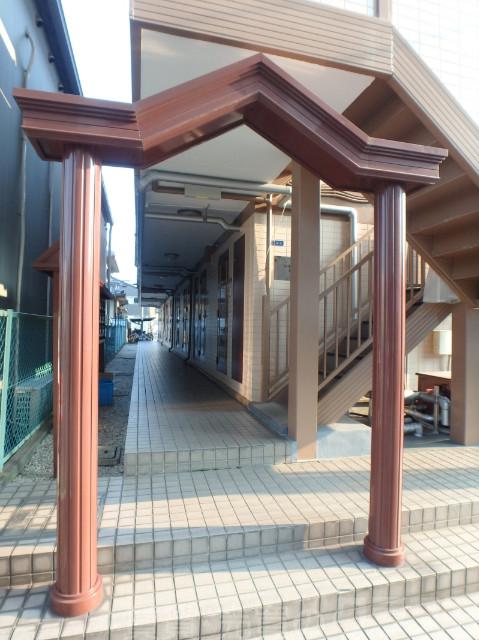 18/27 エントランス