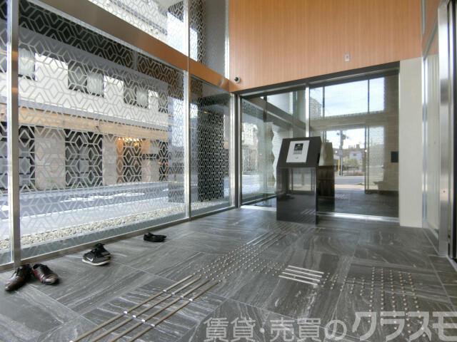 28/30 エントランス