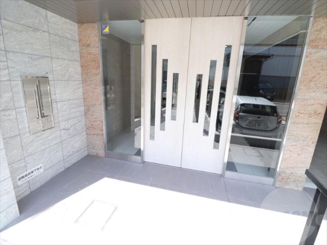 22/30 エントランス