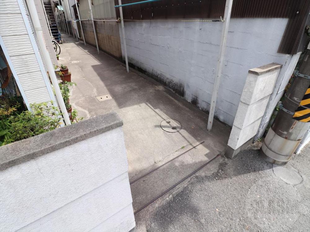 23/30 エントランス