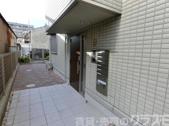 28/30 エントランス