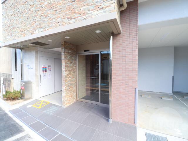 22/30 エントランス