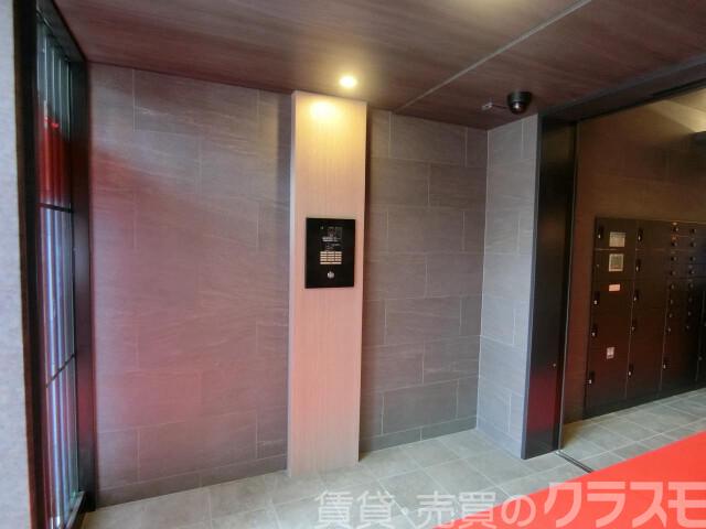 28/30 エントランス