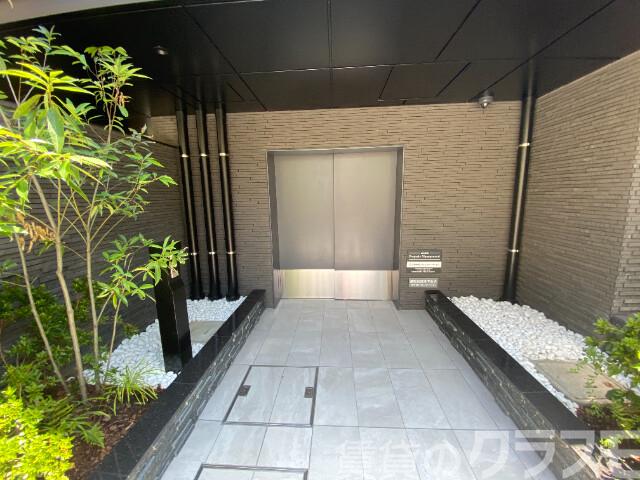 23/28 エントランス