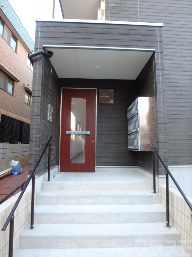 26/30 エントランス