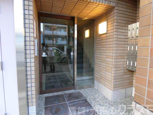 2/4 エントランス