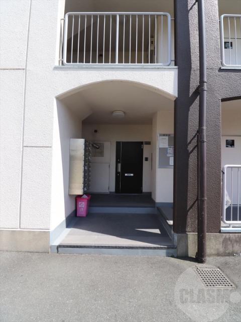 19/27 エントランス