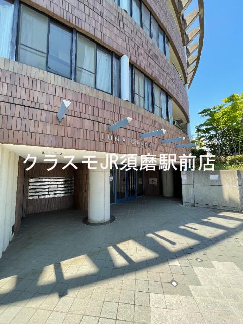 28/30 エントランス