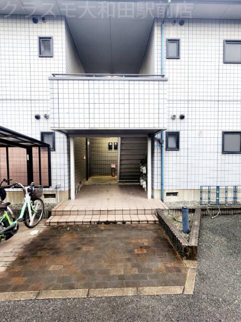 23/27 エントランス