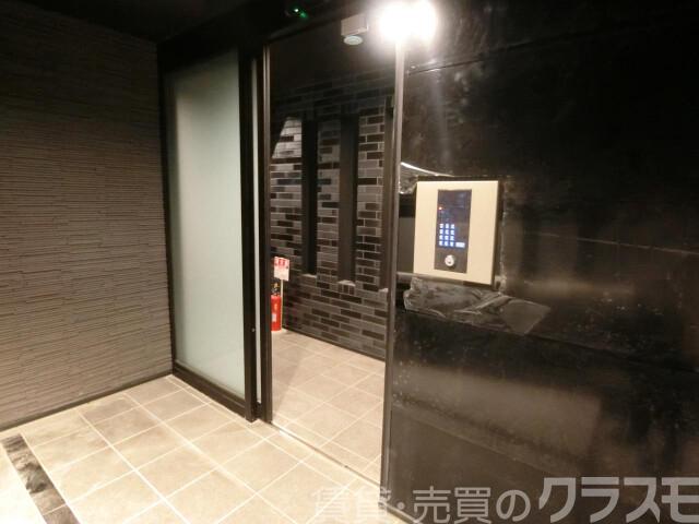 28/30 エントランス