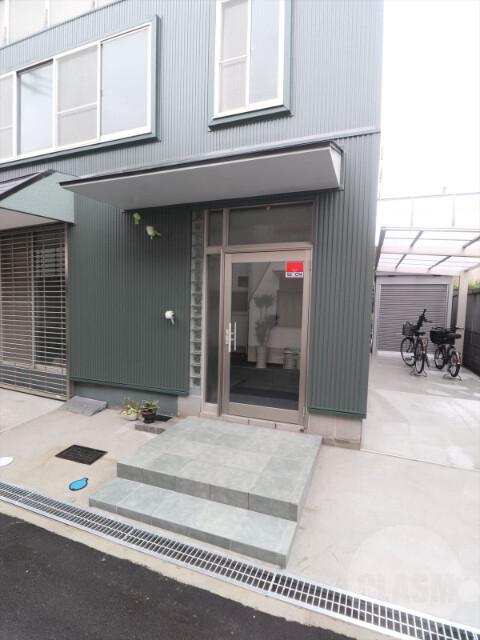 22/28 エントランス