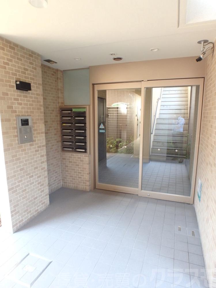 18/23 エントランス