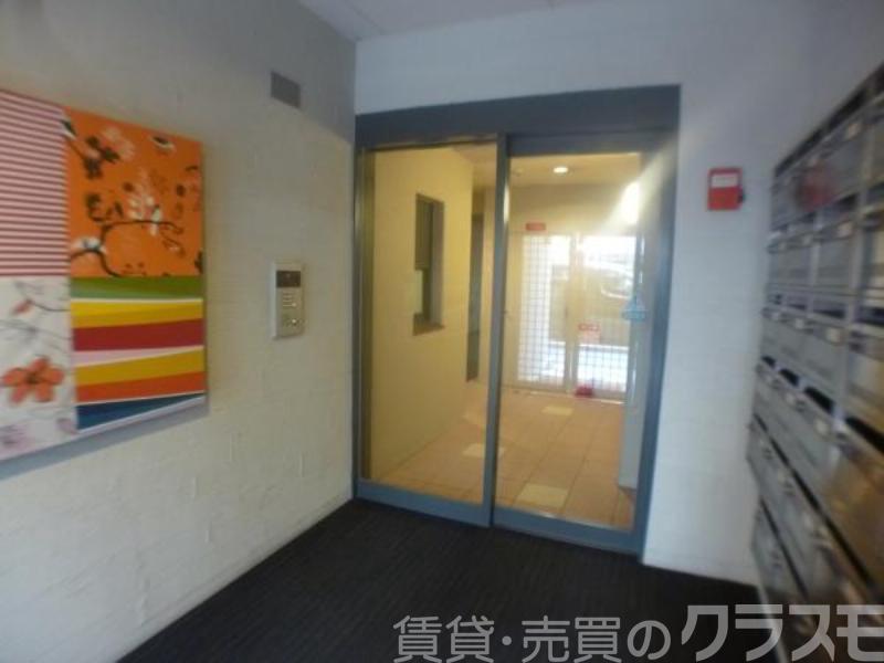 27/30 エントランス