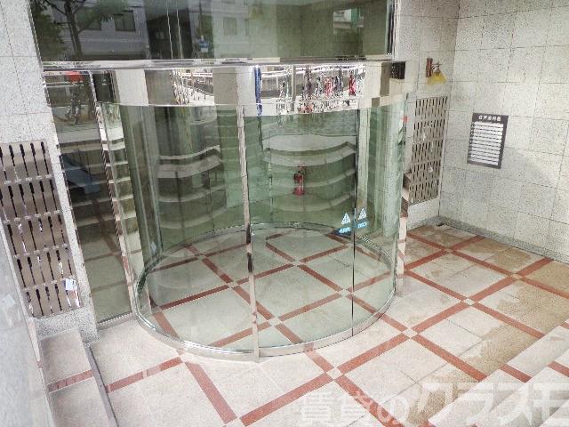 18/23 エントランス