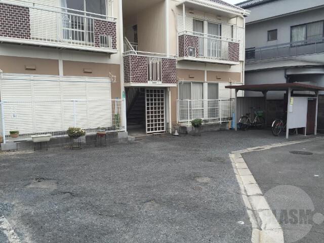 22/30 エントランス