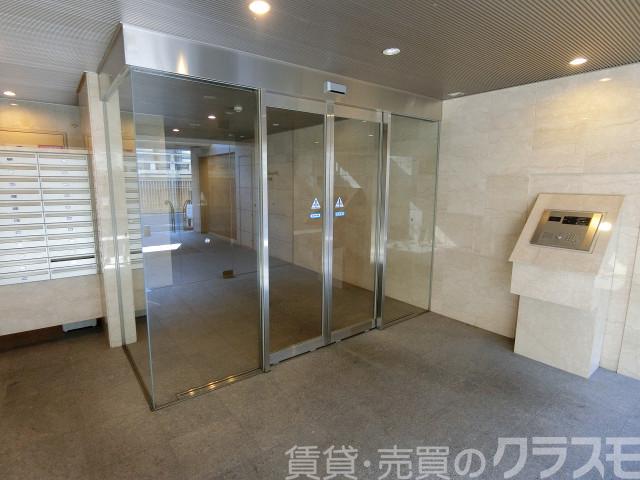 27/30 エントランス