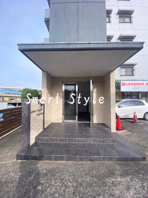 21/30 エントランス