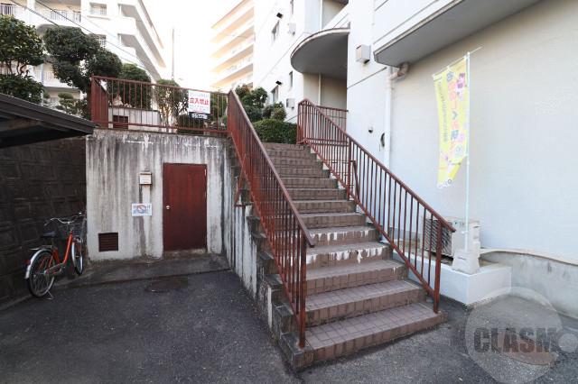 22/30 エントランス