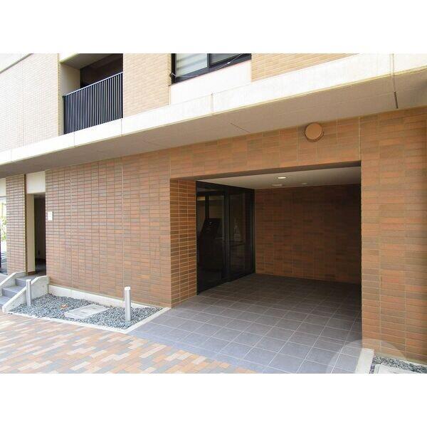 24/30 エントランス