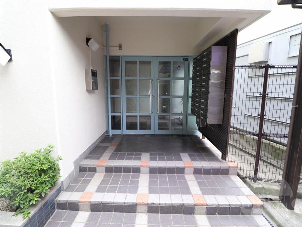 22/30 エントランス