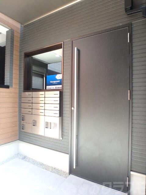 23/30 エントランス