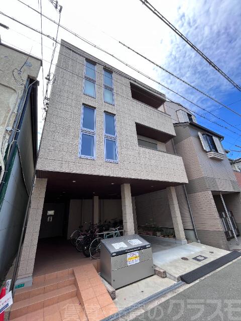 21/30 エントランス