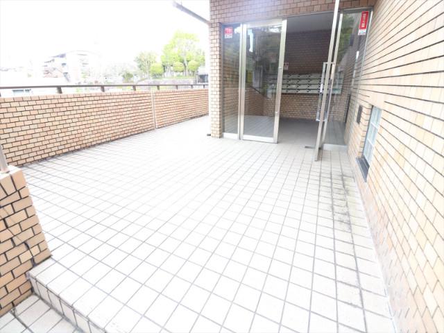 22/30 エントランス