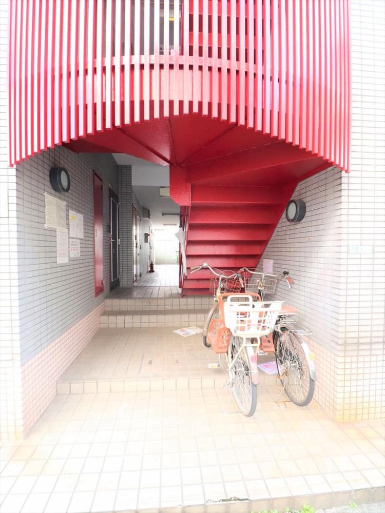 22/30 エントランス