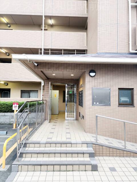 25/28 エントランス