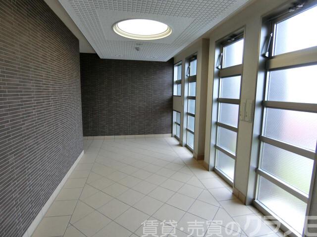 28/30 エントランス