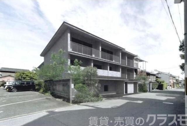 28/30 エントランス