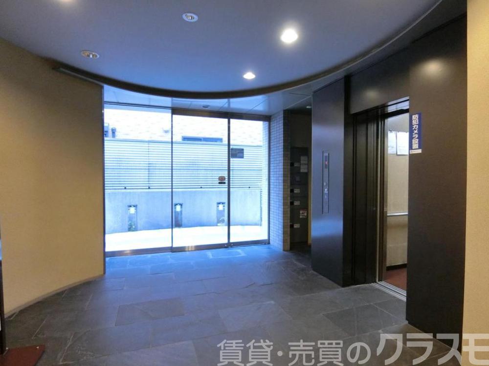 28/30 エントランス