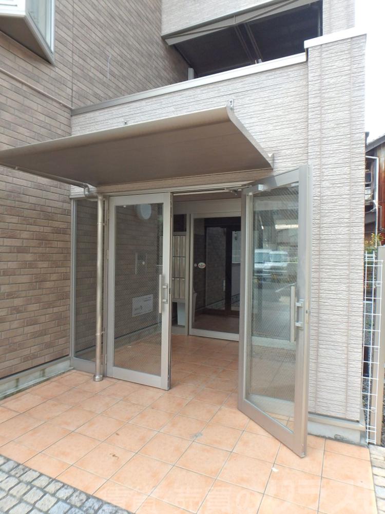 22/29 エントランス