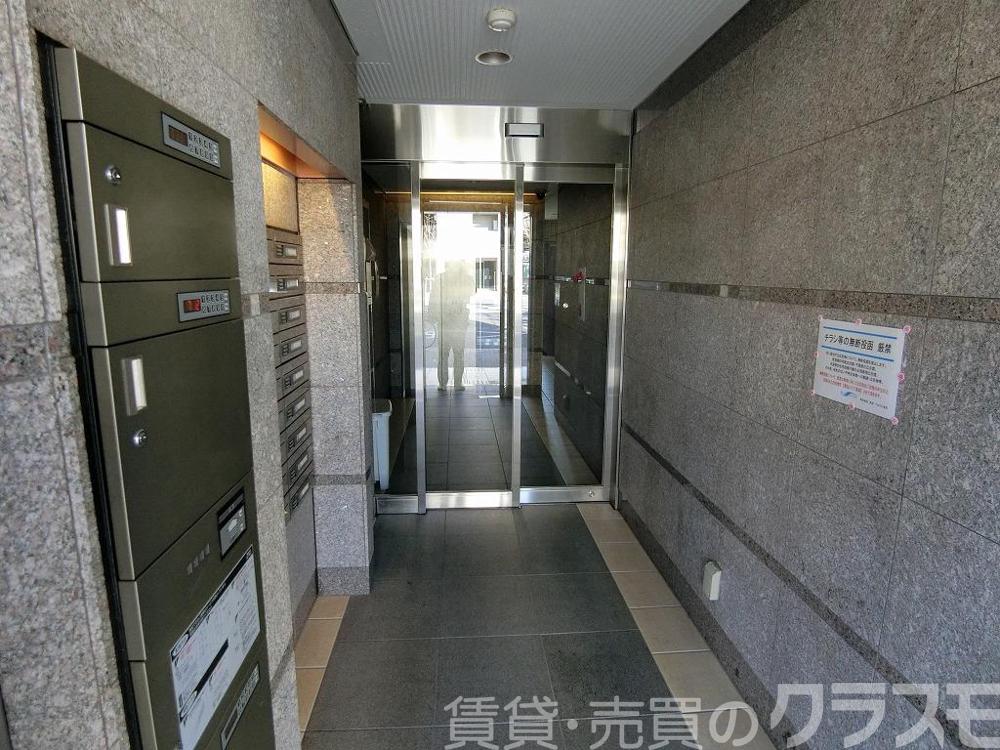 27/30 エントランス