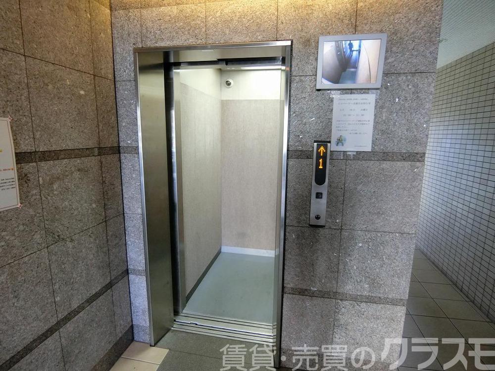 28/30 エントランス