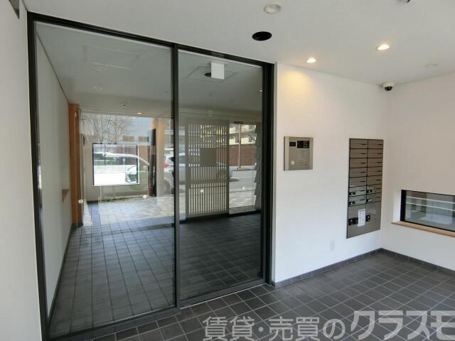 28/30 エントランス