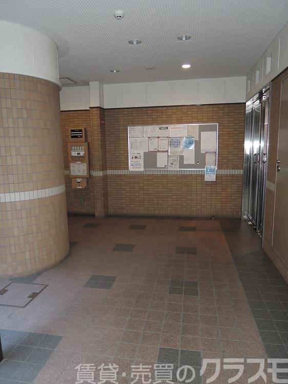 28/30 エントランス