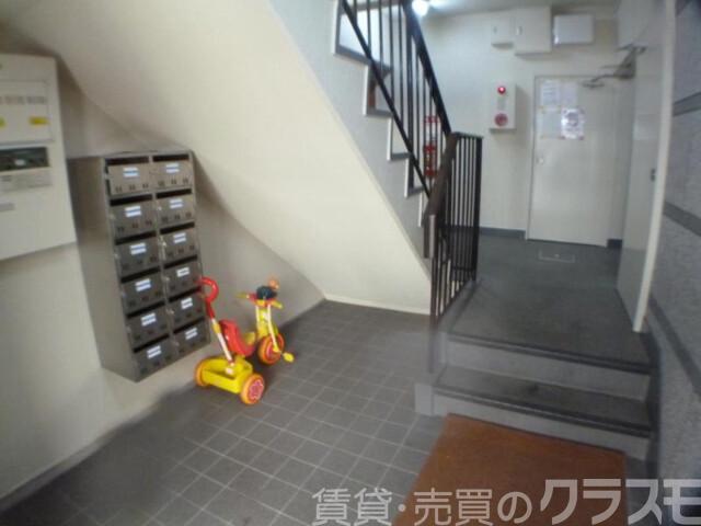 28/30 エントランス