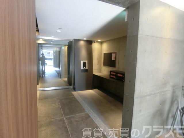 28/30 エントランス