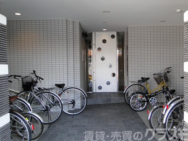 28/30 エントランス